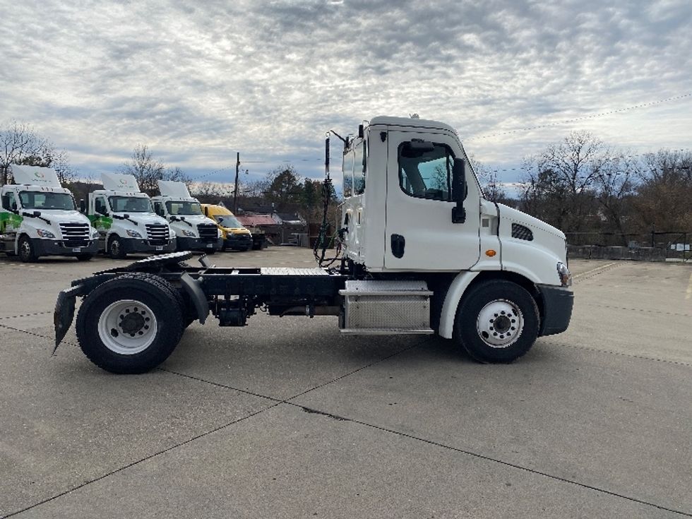 Day Cab Tractor-Heavy Duty Tractors-Freightliner-2018-Cascadia 11342ST-Parkersburg-WV-262,025\n\t\tmiles-$ 34,000 - Image 8