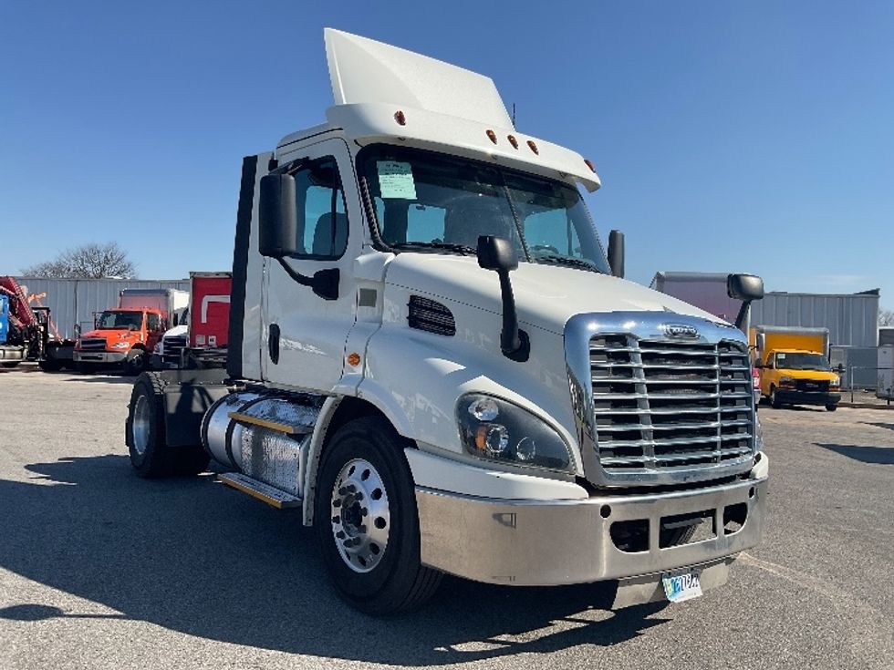 Day Cab Tractor-Heavy Duty Tractors-Freightliner-2018-Cascadia 11342ST-Poplar Bluff-MO-410,304\n\t\tmiles-$ 27,250 - Image 1