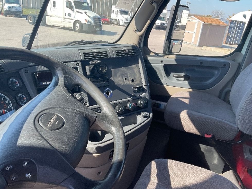 Day Cab Tractor-Heavy Duty Tractors-Freightliner-2018-Cascadia 11342ST-Poplar Bluff-MO-410,304\n\t\tmiles-$ 27,250 - Image 10