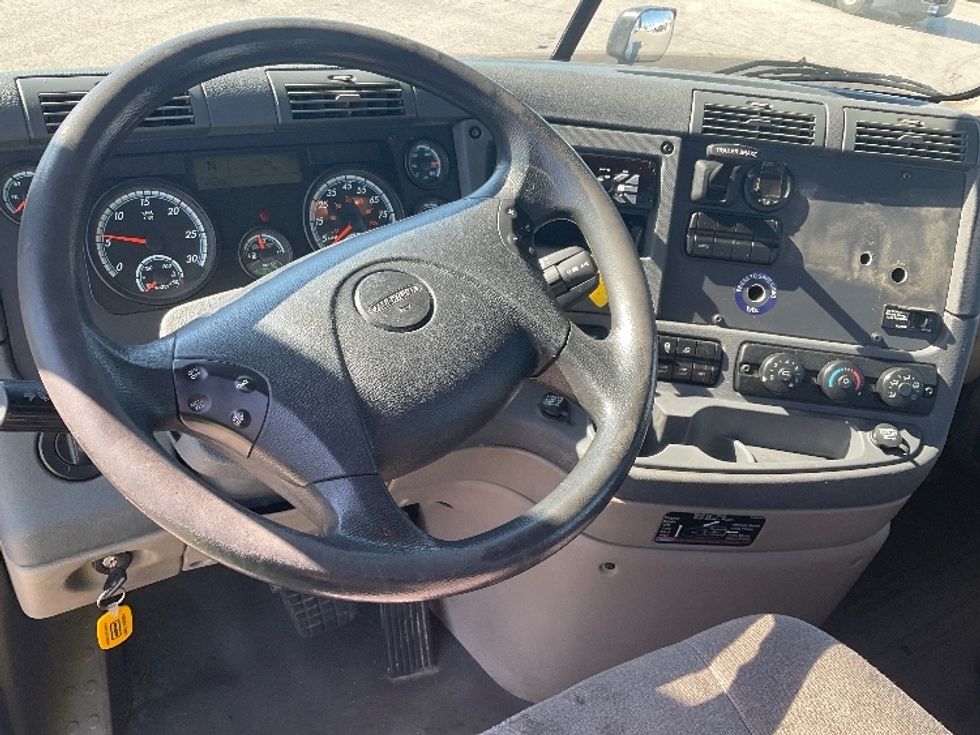 Day Cab Tractor-Heavy Duty Tractors-Freightliner-2018-Cascadia 11342ST-Poplar Bluff-MO-410,304\n\t\tmiles-$ 27,250 - Image 11