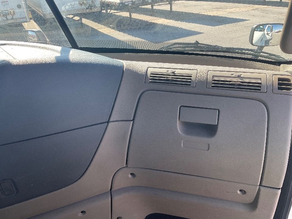 Day Cab Tractor-Heavy Duty Tractors-Freightliner-2018-Cascadia 11342ST-Poplar Bluff-MO-410,304\n\t\tmiles-$ 27,250 - Image 13