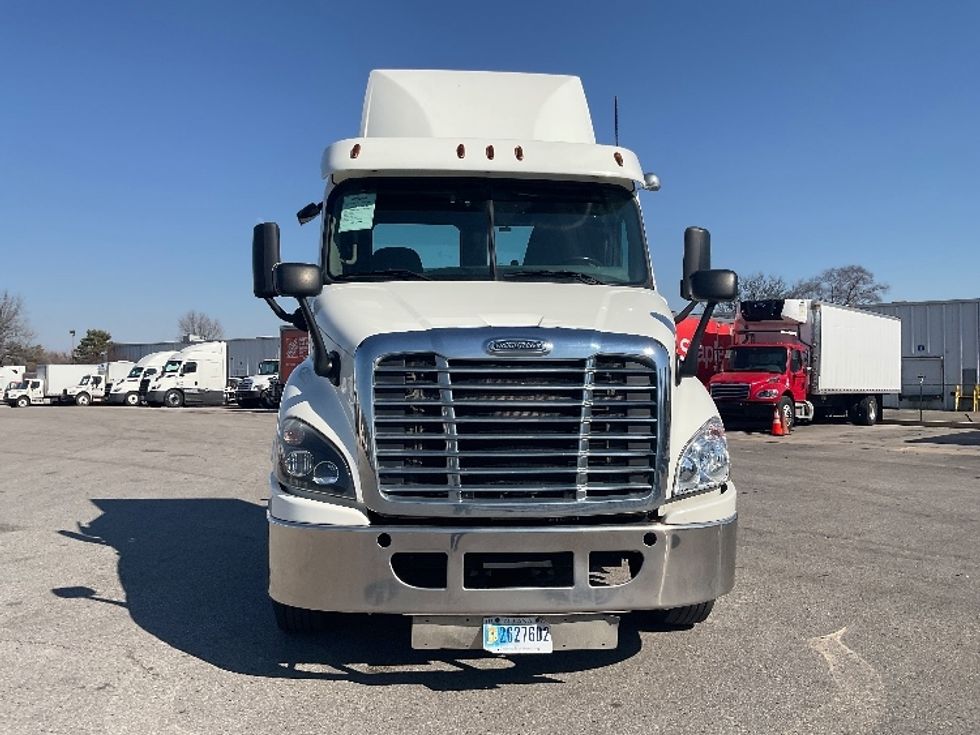 Day Cab Tractor-Heavy Duty Tractors-Freightliner-2018-Cascadia 11342ST-Poplar Bluff-MO-410,304\n\t\tmiles-$ 27,250 - Image 2