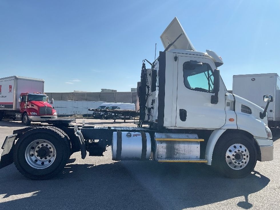 Day Cab Tractor-Heavy Duty Tractors-Freightliner-2018-Cascadia 11342ST-Poplar Bluff-MO-410,304\n\t\tmiles-$ 27,250 - Image 8