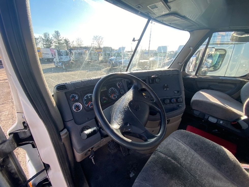 Day Cab Tractor-Heavy Duty Tractors-Freightliner-2018-Cascadia 11342ST-South Plainfield-NJ-363,008\n\t\tmiles-$ 30,500 - Image 10