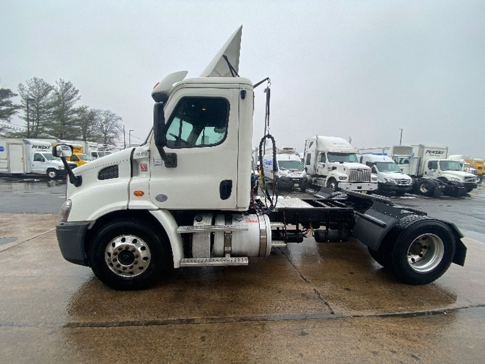 Day Cab Tractor-Heavy Duty Tractors-Freightliner-2018-Cascadia 11342ST-South Plainfield-NJ-363,008\n\t\tmiles-$ 30,500 - Image 4