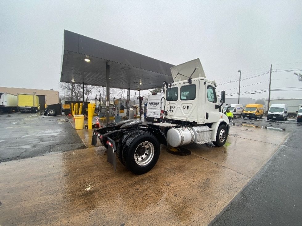 Day Cab Tractor-Heavy Duty Tractors-Freightliner-2018-Cascadia 11342ST-South Plainfield-NJ-363,008\n\t\tmiles-$ 30,500 - Image 7