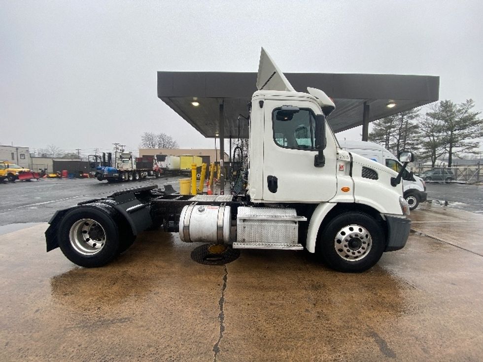 Day Cab Tractor-Heavy Duty Tractors-Freightliner-2018-Cascadia 11342ST-South Plainfield-NJ-363,008\n\t\tmiles-$ 30,500 - Image 8