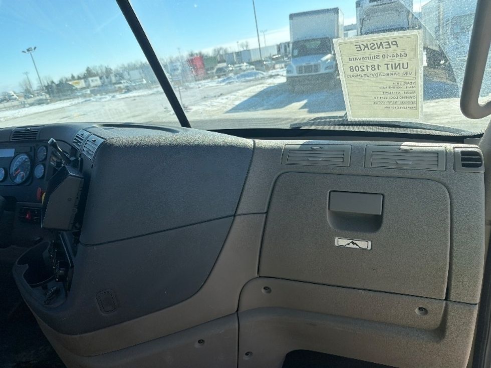 Day Cab Tractor-Heavy Duty Tractors-Freightliner-2018-Cascadia 11342ST-Sturtevant-WI-592,885\n\t\tmiles-$ 17,250 - Image 13