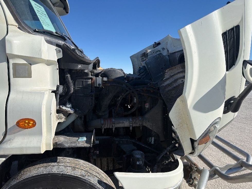 Day Cab Tractor-Heavy Duty Tractors-Freightliner-2018-Cascadia 11342ST-Sturtevant-WI-592,885\n\t\tmiles-$ 17,250 - Image 15