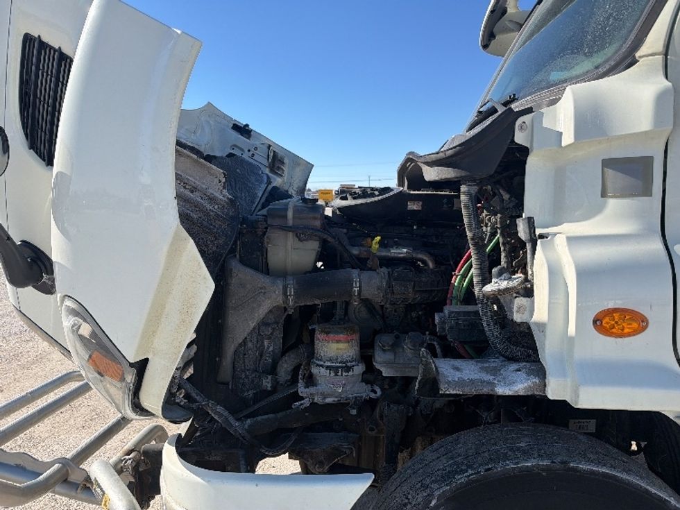 Day Cab Tractor-Heavy Duty Tractors-Freightliner-2018-Cascadia 11342ST-Sturtevant-WI-592,885\n\t\tmiles-$ 17,250 - Image 16