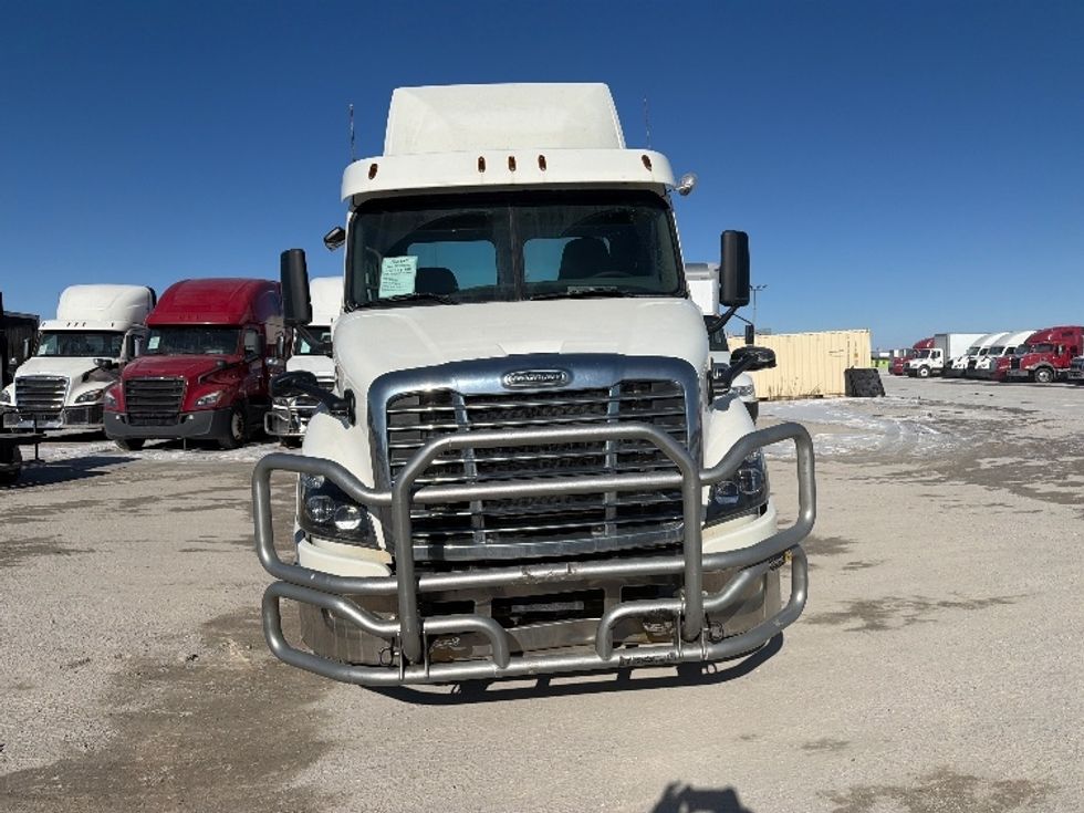 Day Cab Tractor-Heavy Duty Tractors-Freightliner-2018-Cascadia 11342ST-Sturtevant-WI-592,885\n\t\tmiles-$ 17,250 - Image 2