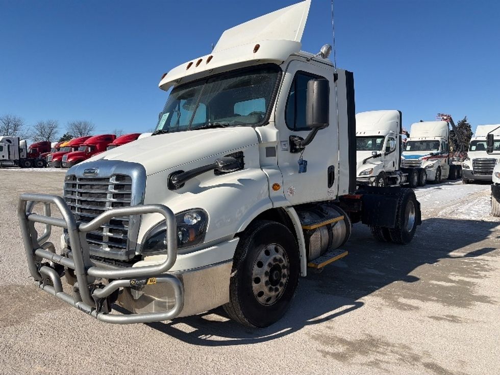 Day Cab Tractor-Heavy Duty Tractors-Freightliner-2018-Cascadia 11342ST-Sturtevant-WI-592,885\n\t\tmiles-$ 17,250 - Image 3