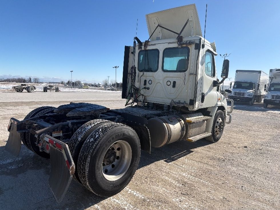 Day Cab Tractor-Heavy Duty Tractors-Freightliner-2018-Cascadia 11342ST-Sturtevant-WI-592,885\n\t\tmiles-$ 17,250 - Image 7