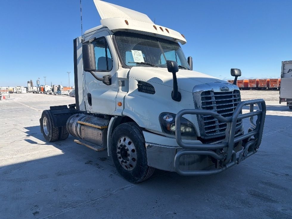 Day Cab Tractor-Heavy Duty Tractors-Freightliner-2018-Cascadia 11342ST-Sturtevant-WI-621,737\n\t\tmiles-$ 16,250 - Image 1