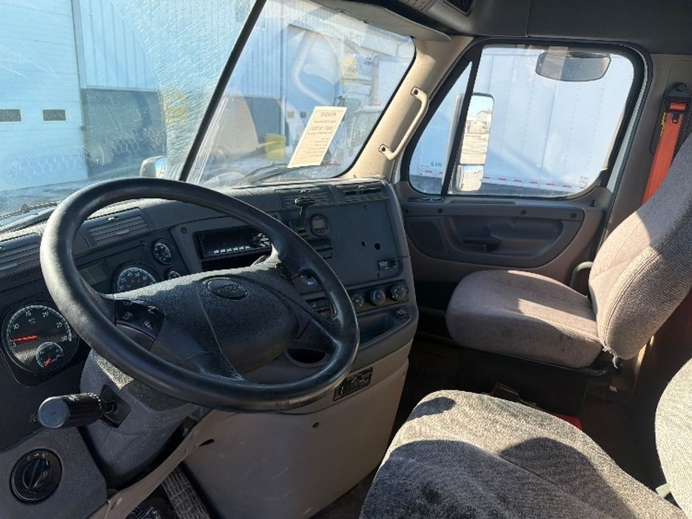 Day Cab Tractor-Heavy Duty Tractors-Freightliner-2018-Cascadia 11342ST-Sturtevant-WI-621,737\n\t\tmiles-$ 16,250 - Image 10