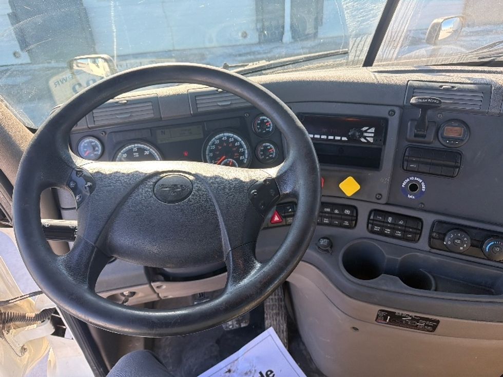 Day Cab Tractor-Heavy Duty Tractors-Freightliner-2018-Cascadia 11342ST-Sturtevant-WI-621,737\n\t\tmiles-$ 16,250 - Image 11