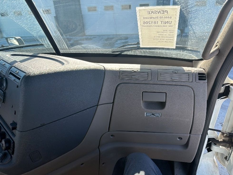 Day Cab Tractor-Heavy Duty Tractors-Freightliner-2018-Cascadia 11342ST-Sturtevant-WI-621,737\n\t\tmiles-$ 16,250 - Image 13