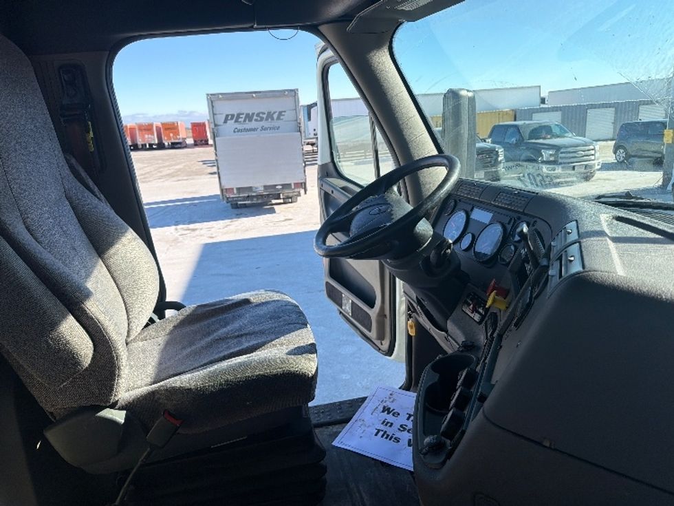 Day Cab Tractor-Heavy Duty Tractors-Freightliner-2018-Cascadia 11342ST-Sturtevant-WI-621,737\n\t\tmiles-$ 16,250 - Image 14