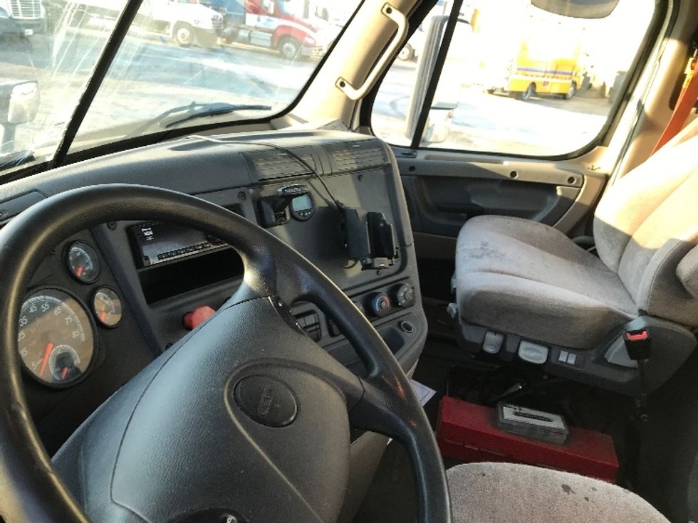 Day Cab Tractor-Heavy Duty Tractors-Freightliner-2018-Cascadia 11342ST-Whitesboro-NY-269,772\n\t\tmiles-$ 27,750 - Image 10