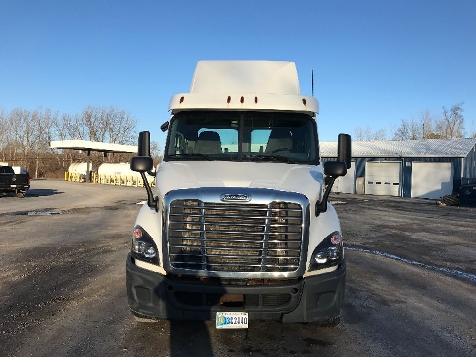 Day Cab Tractor-Heavy Duty Tractors-Freightliner-2018-Cascadia 11342ST-Whitesboro-NY-269,772\n\t\tmiles-$ 27,750 - Image 2