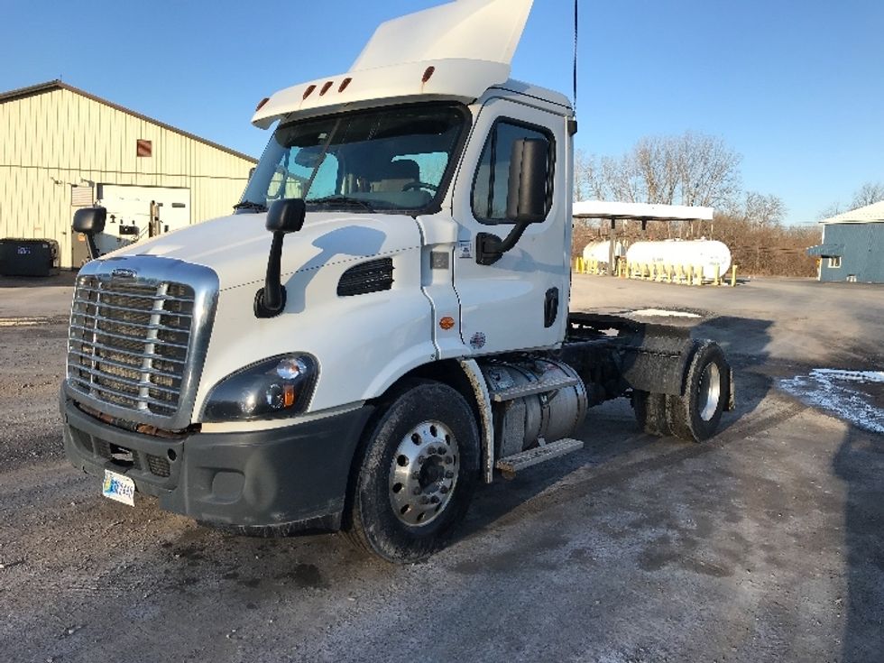 Day Cab Tractor-Heavy Duty Tractors-Freightliner-2018-Cascadia 11342ST-Whitesboro-NY-269,772\n\t\tmiles-$ 27,750 - Image 3