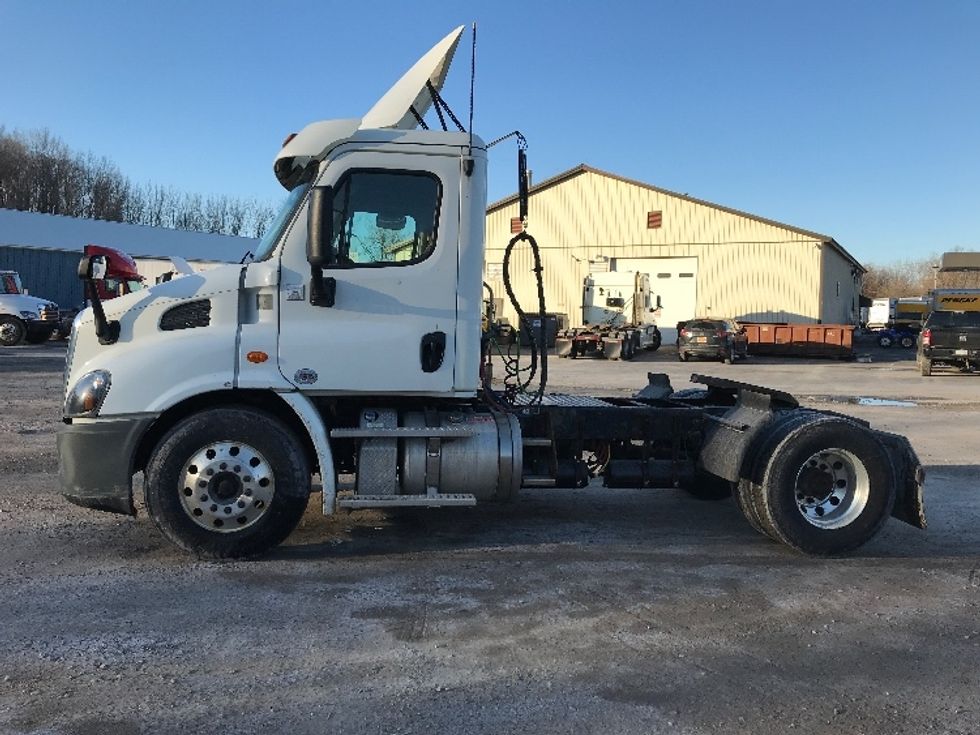 Day Cab Tractor-Heavy Duty Tractors-Freightliner-2018-Cascadia 11342ST-Whitesboro-NY-269,772\n\t\tmiles-$ 27,750 - Image 4