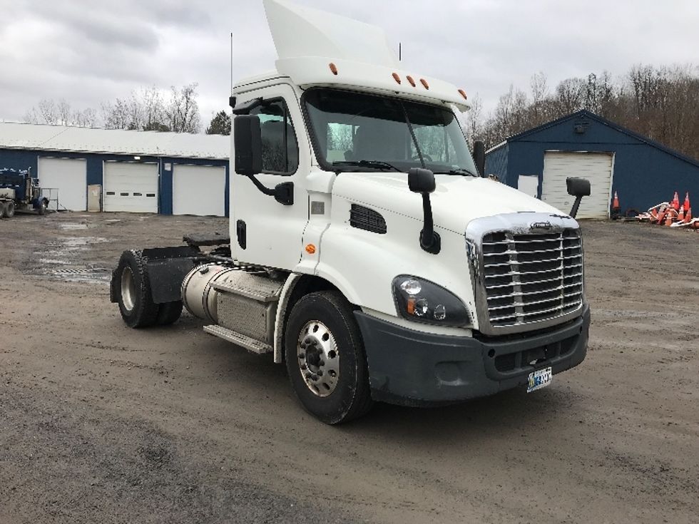 Day Cab Tractor-Heavy Duty Tractors-Freightliner-2018-Cascadia 11342ST-Whitesboro-NY-290,353\n\t\tmiles-$ 27,750 - Image 1