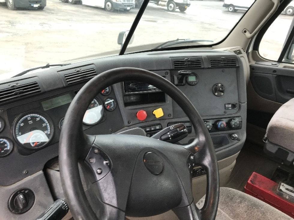Day Cab Tractor-Heavy Duty Tractors-Freightliner-2018-Cascadia 11342ST-Whitesboro-NY-290,353\n\t\tmiles-$ 27,750 - Image 10