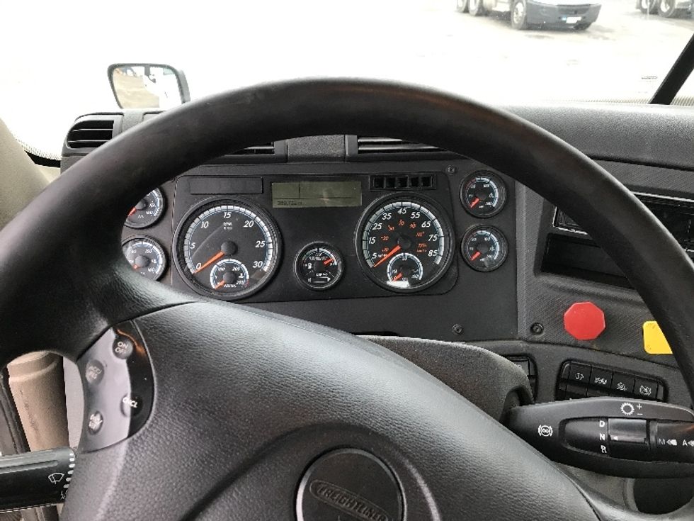 Day Cab Tractor-Heavy Duty Tractors-Freightliner-2018-Cascadia 11342ST-Whitesboro-NY-290,353\n\t\tmiles-$ 27,750 - Image 11
