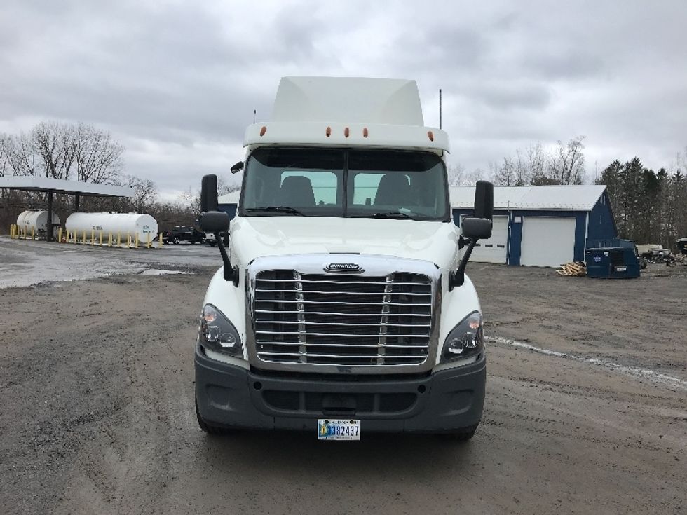 Day Cab Tractor-Heavy Duty Tractors-Freightliner-2018-Cascadia 11342ST-Whitesboro-NY-290,353\n\t\tmiles-$ 27,750 - Image 2