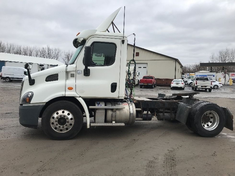 Day Cab Tractor-Heavy Duty Tractors-Freightliner-2018-Cascadia 11342ST-Whitesboro-NY-290,353\n\t\tmiles-$ 27,750 - Image 4