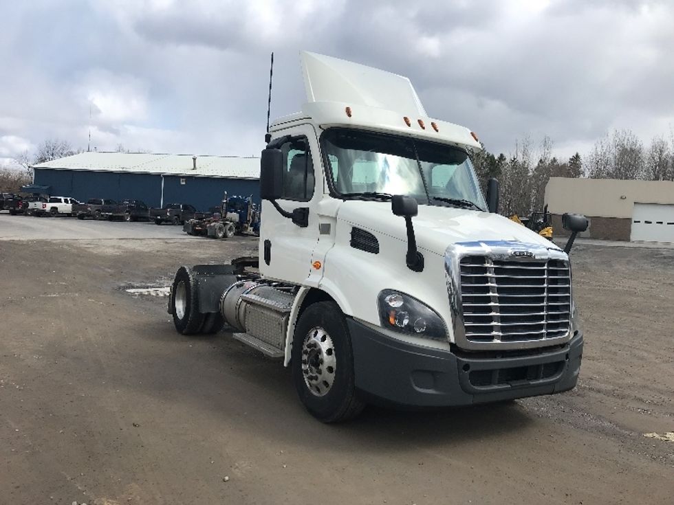Day Cab Tractor-Heavy Duty Tractors-Freightliner-2018-Cascadia 11342ST-Whitesboro-NY-308,406\n\t\tmiles-$ 27,750 - Image 1