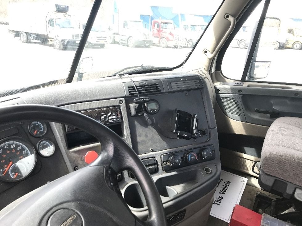 Day Cab Tractor-Heavy Duty Tractors-Freightliner-2018-Cascadia 11342ST-Whitesboro-NY-308,406\n\t\tmiles-$ 27,750 - Image 10