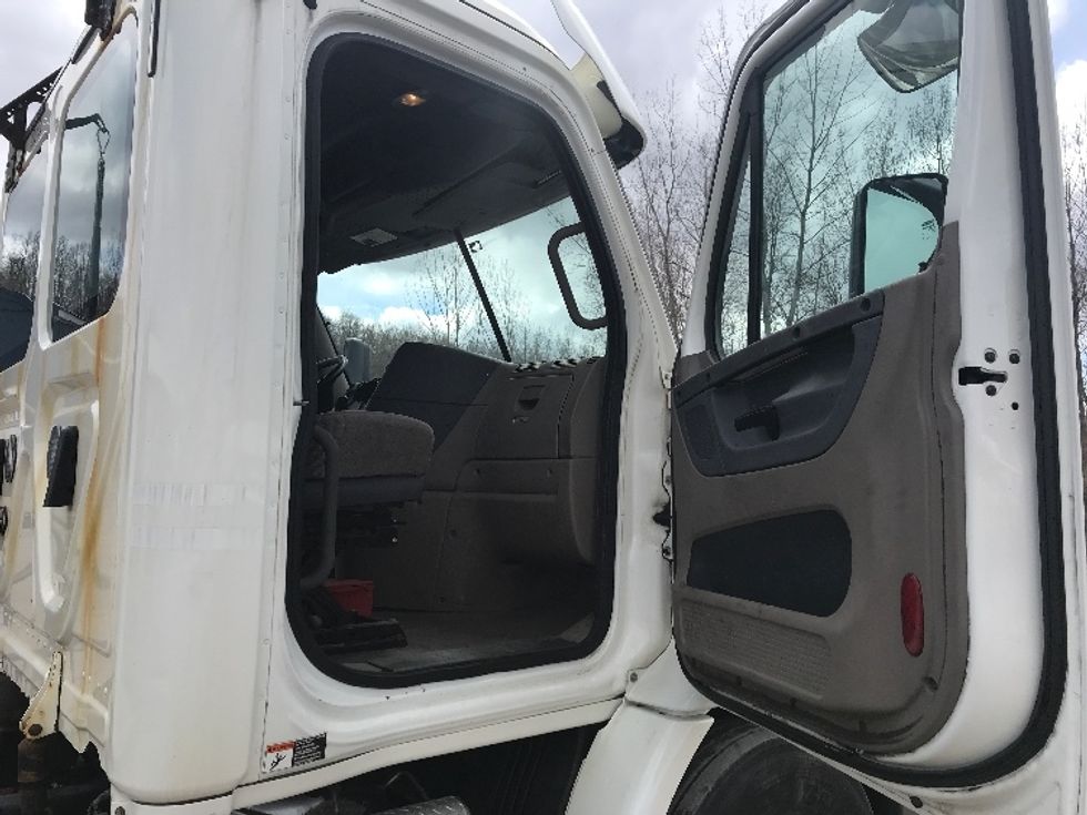 Day Cab Tractor-Heavy Duty Tractors-Freightliner-2018-Cascadia 11342ST-Whitesboro-NY-308,406\n\t\tmiles-$ 27,750 - Image 12