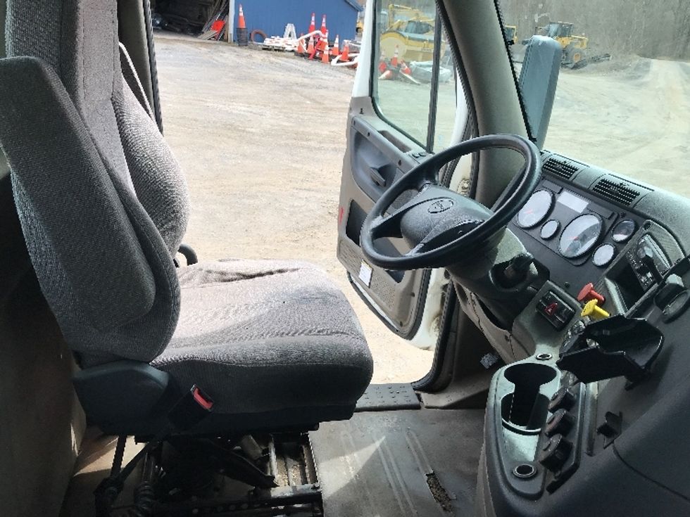Day Cab Tractor-Heavy Duty Tractors-Freightliner-2018-Cascadia 11342ST-Whitesboro-NY-308,406\n\t\tmiles-$ 27,750 - Image 14