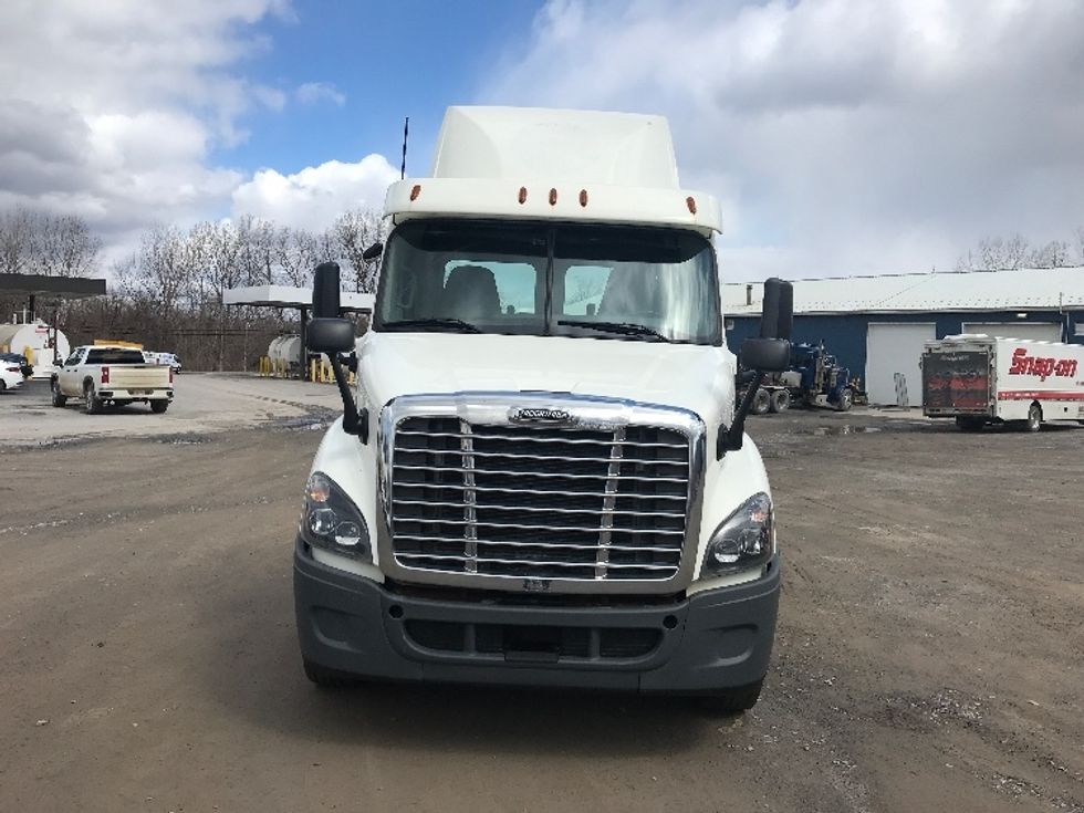 Day Cab Tractor-Heavy Duty Tractors-Freightliner-2018-Cascadia 11342ST-Whitesboro-NY-308,406\n\t\tmiles-$ 27,750 - Image 2
