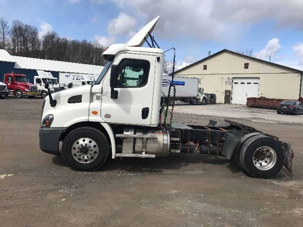 Day Cab Tractor-Heavy Duty Tractors-Freightliner-2018-Cascadia 11342ST-Whitesboro-NY-308,406\n\t\tmiles-$ 27,750 - Image 4