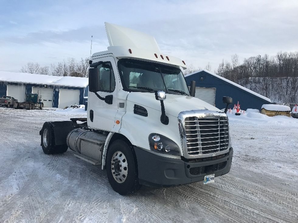 Day Cab Tractor-Heavy Duty Tractors-Freightliner-2018-Cascadia 11342ST-Whitesboro-NY-312,357\n\t\tmiles-$ 32,750 - Image 1