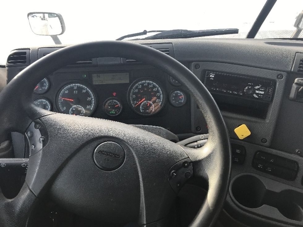 Day Cab Tractor-Heavy Duty Tractors-Freightliner-2018-Cascadia 11342ST-Whitesboro-NY-312,357\n\t\tmiles-$ 32,750 - Image 11