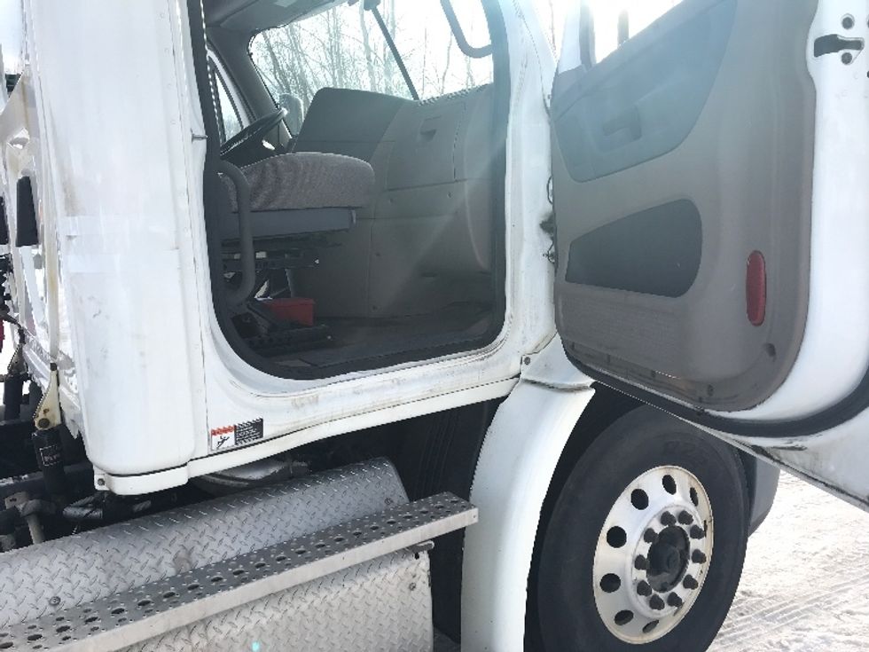 Day Cab Tractor-Heavy Duty Tractors-Freightliner-2018-Cascadia 11342ST-Whitesboro-NY-312,357\n\t\tmiles-$ 32,750 - Image 12