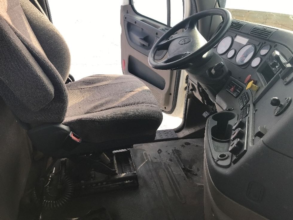 Day Cab Tractor-Heavy Duty Tractors-Freightliner-2018-Cascadia 11342ST-Whitesboro-NY-312,357\n\t\tmiles-$ 32,750 - Image 14