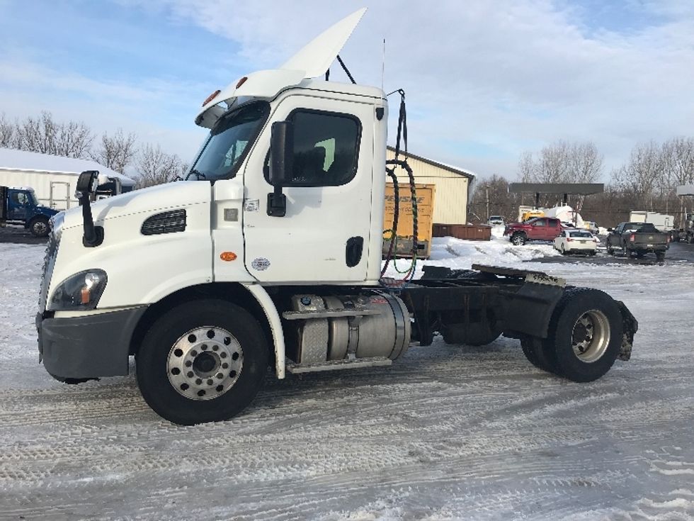Day Cab Tractor-Heavy Duty Tractors-Freightliner-2018-Cascadia 11342ST-Whitesboro-NY-312,357\n\t\tmiles-$ 32,750 - Image 4