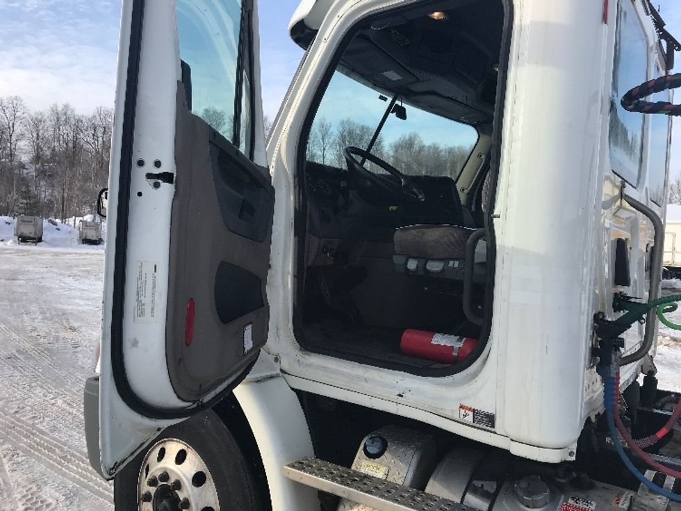 Day Cab Tractor-Heavy Duty Tractors-Freightliner-2018-Cascadia 11342ST-Whitesboro-NY-312,357\n\t\tmiles-$ 32,750 - Image 9
