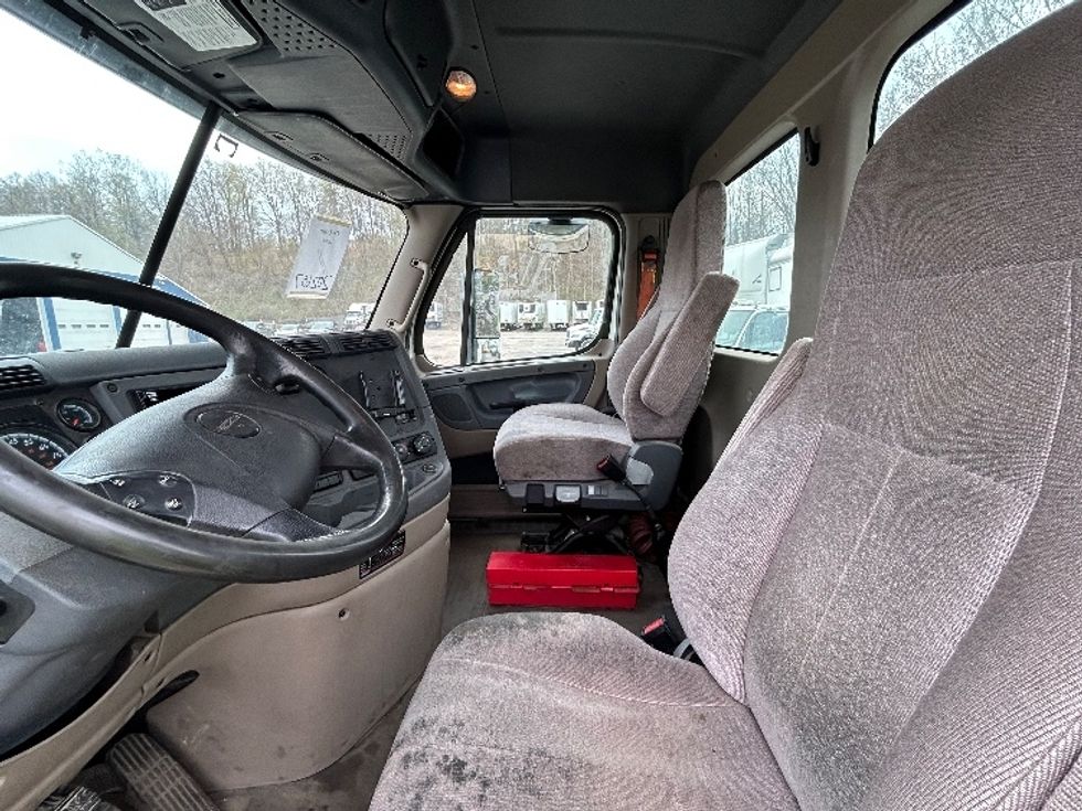 Day Cab Tractor-Heavy Duty Tractors-Freightliner-2018-Cascadia 11342ST-Whitesboro-NY-313,374\n\t\tmiles-$ 27,750 - Image 10
