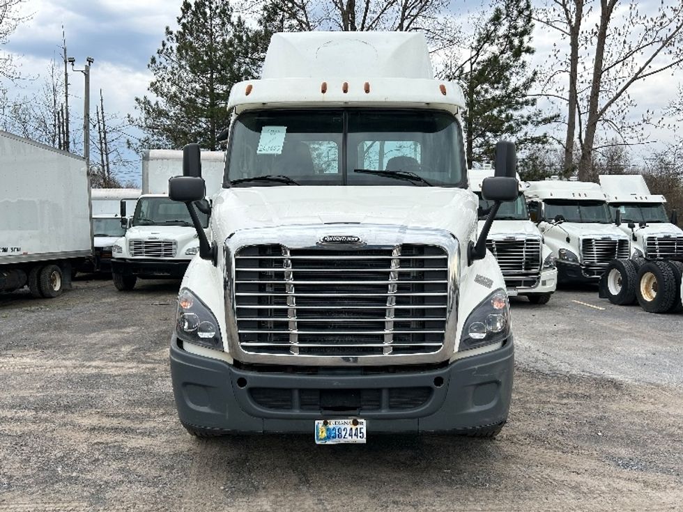 Day Cab Tractor-Heavy Duty Tractors-Freightliner-2018-Cascadia 11342ST-Whitesboro-NY-313,374\n\t\tmiles-$ 27,750 - Image 2