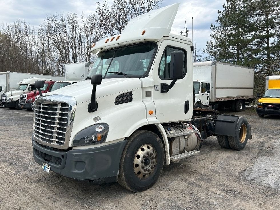 Day Cab Tractor-Heavy Duty Tractors-Freightliner-2018-Cascadia 11342ST-Whitesboro-NY-313,374\n\t\tmiles-$ 27,750 - Image 3