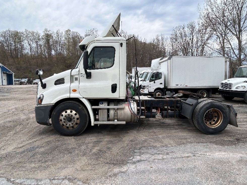 Day Cab Tractor-Heavy Duty Tractors-Freightliner-2018-Cascadia 11342ST-Whitesboro-NY-313,374\n\t\tmiles-$ 27,750 - Image 4