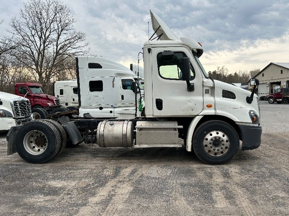 Day Cab Tractor-Heavy Duty Tractors-Freightliner-2018-Cascadia 11342ST-Whitesboro-NY-313,374\n\t\tmiles-$ 27,750 - Image 8