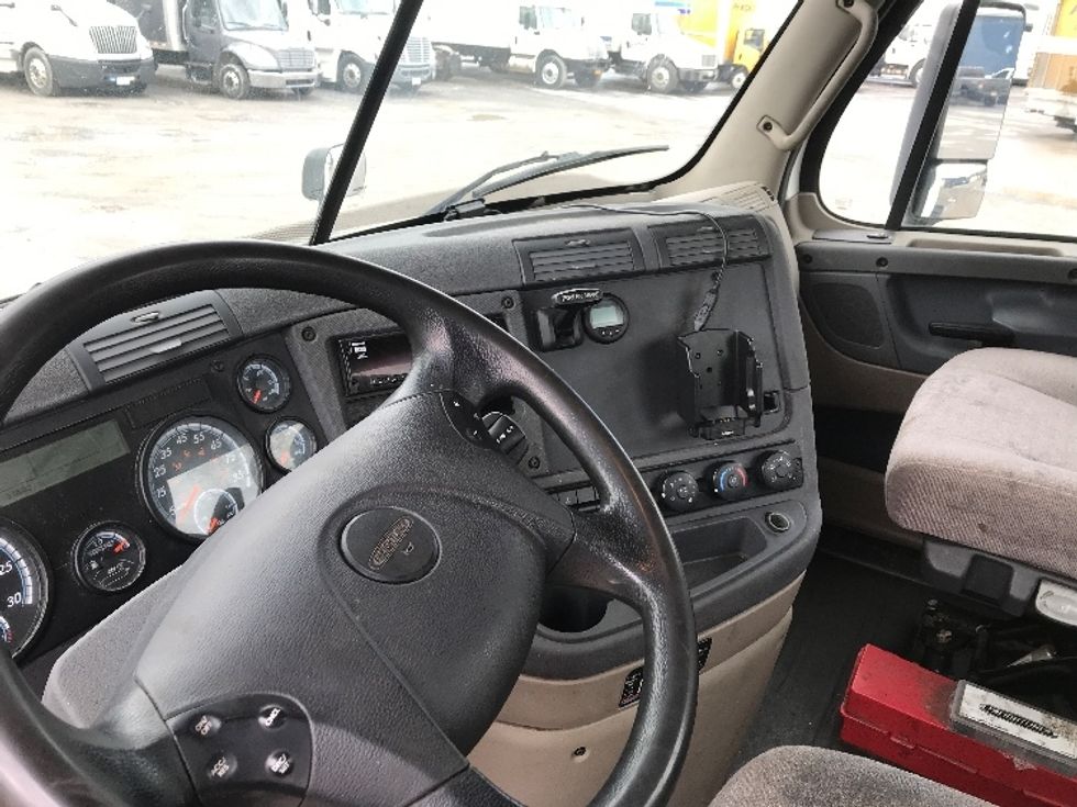 Day Cab Tractor-Heavy Duty Tractors-Freightliner-2018-Cascadia 11342ST-Whitesboro-NY-315,031\n\t\tmiles-$ 27,750 - Image 10