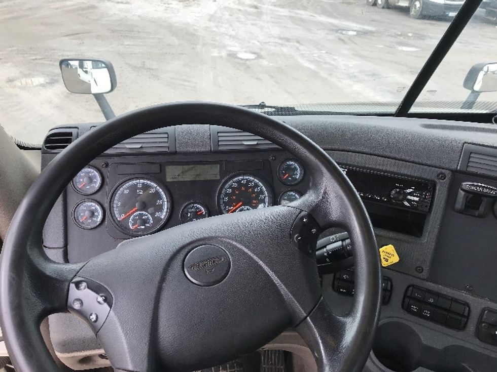 Day Cab Tractor-Heavy Duty Tractors-Freightliner-2018-Cascadia 11342ST-Whitesboro-NY-315,031\n\t\tmiles-$ 27,750 - Image 11